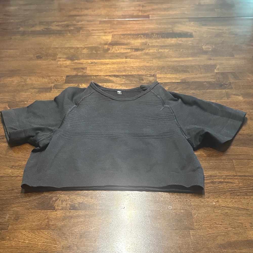 LAST CHANCE OFFER: Alphalete Women's Black Crop Top